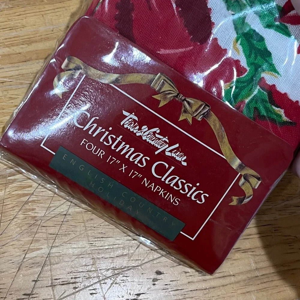 Vtg 1990 Town & Country Linen Christmas Classics Poinsettia Napkins Set of 4 NEW